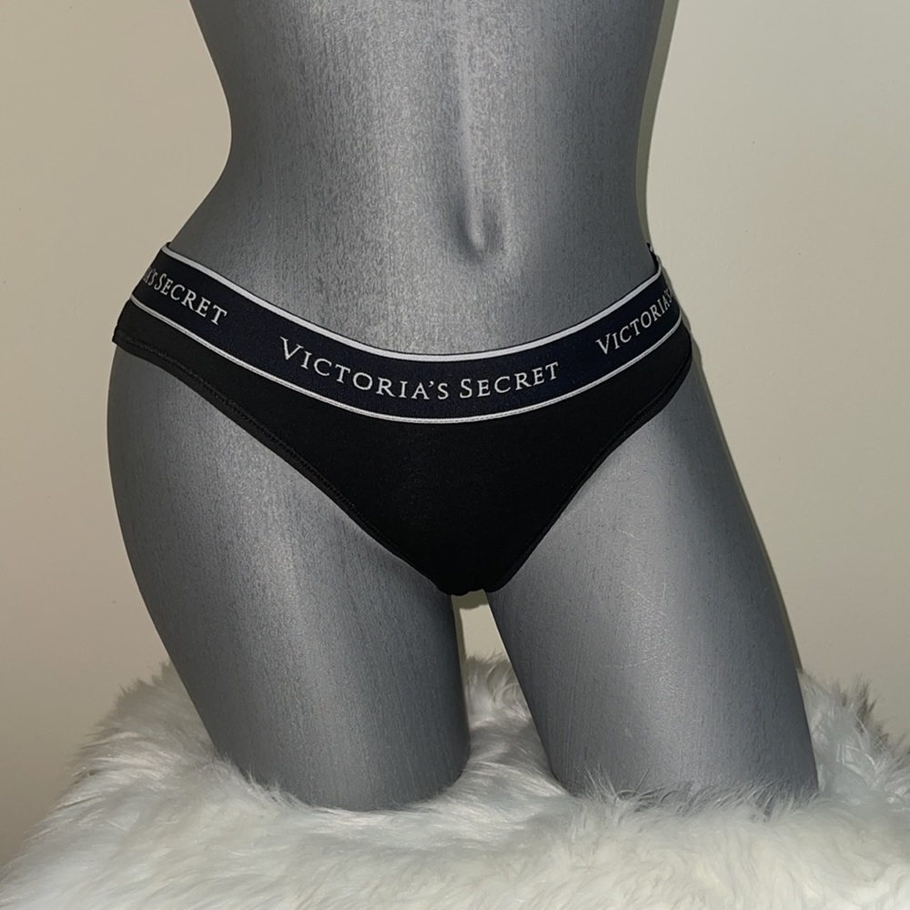 VICTORIAS SECRET LOGO COTTON THONG PANTY UNDERWEAR. NWT